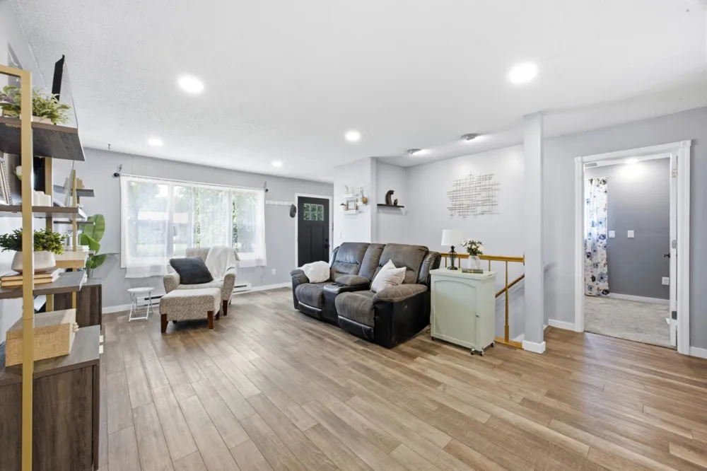 428 Brook Avenue Moorhead, MN 56560
