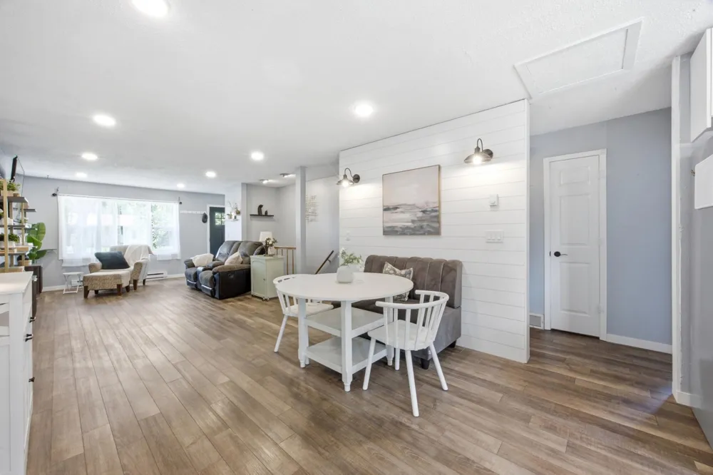 428 Brook Avenue Moorhead, MN 56560