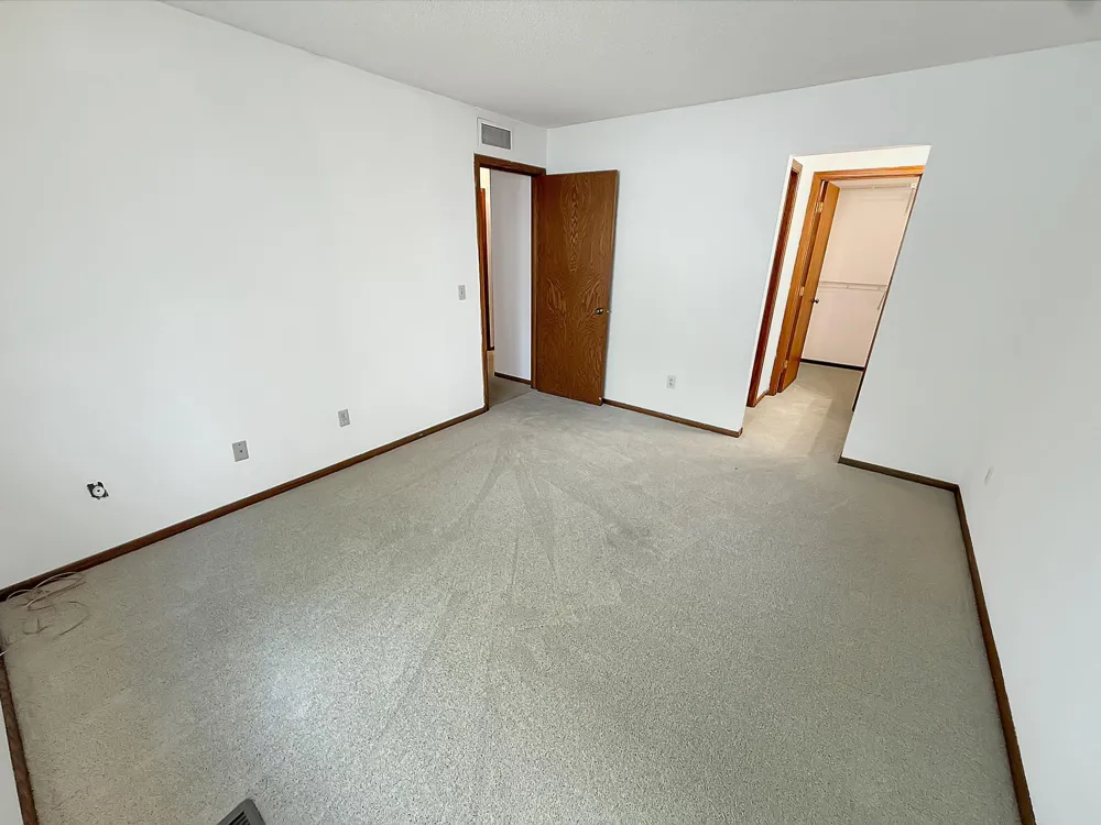 18516 Creeks Bend Drive Minnetonka, MN 55345