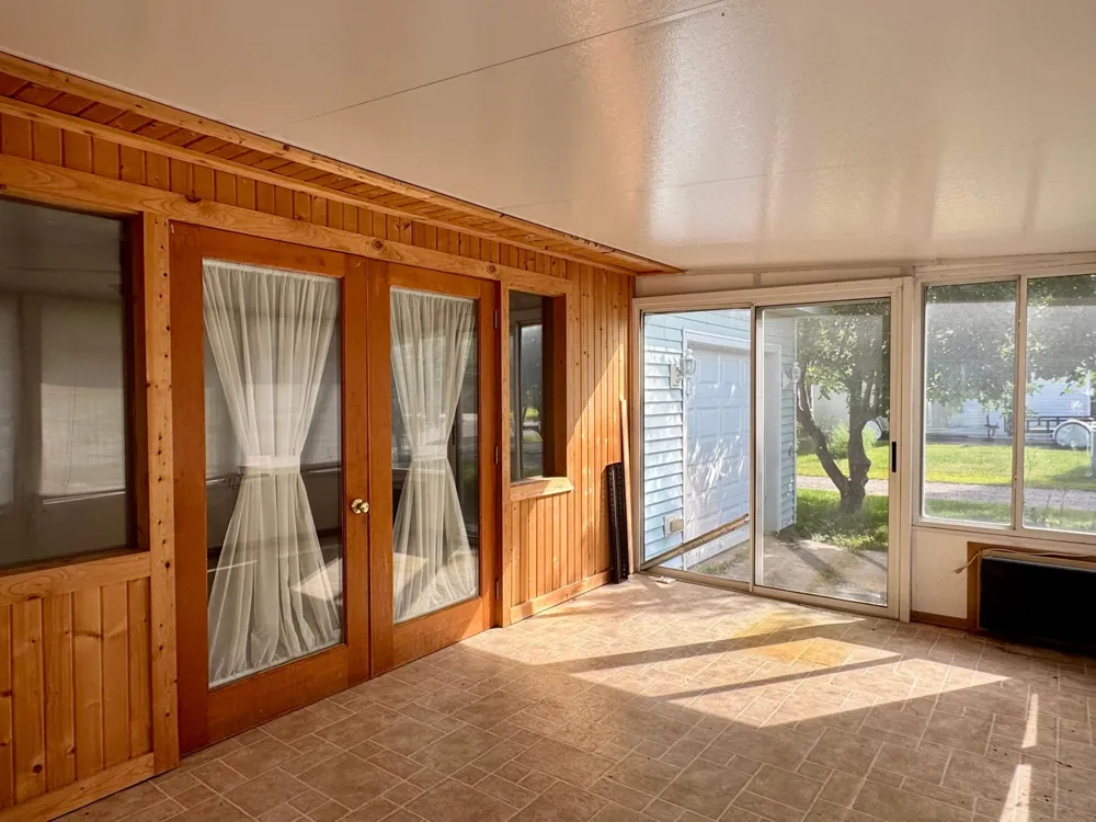 906 W Walnut Avenue Olivia, MN 56277