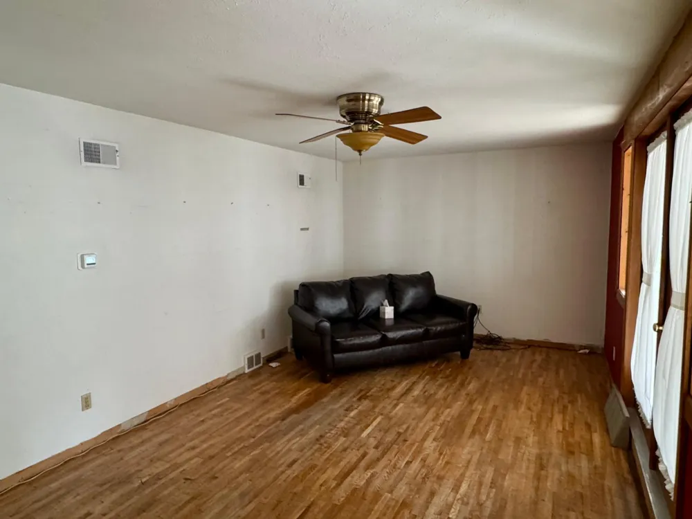 906 W Walnut Avenue Olivia, MN 56277