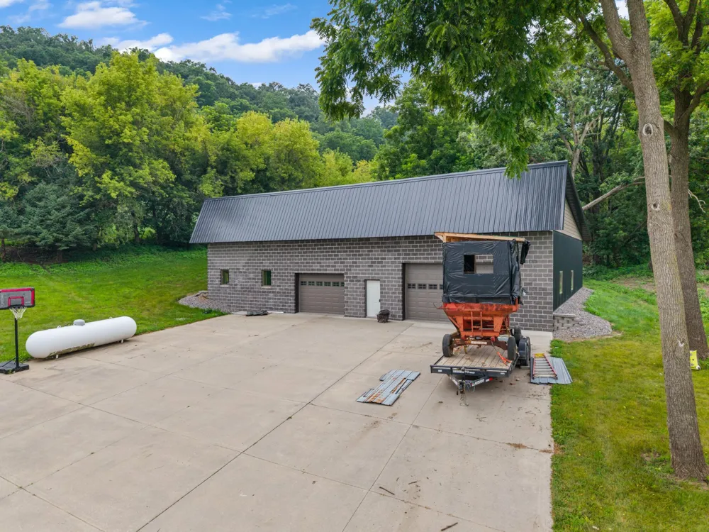 6752 State 44 Caledonia, MN 55921