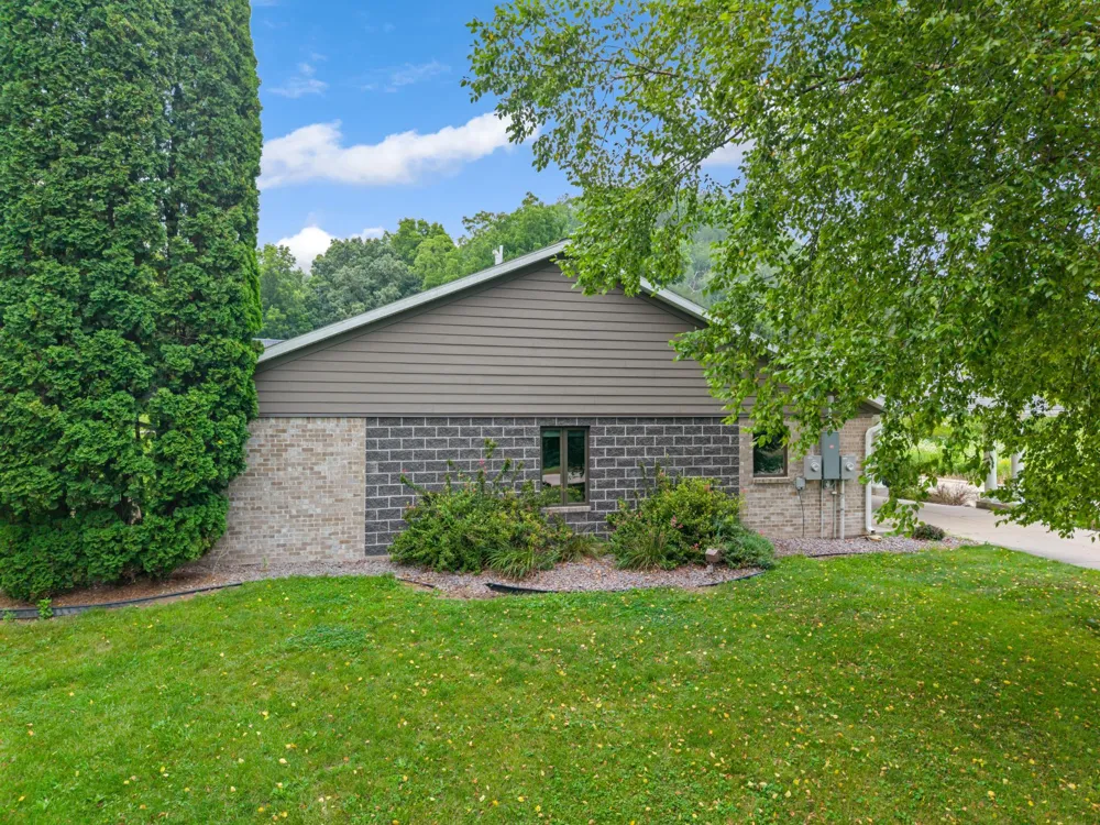 6752 State 44 Caledonia, MN 55921