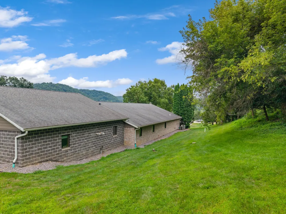 6752 State 44 Caledonia, MN 55921