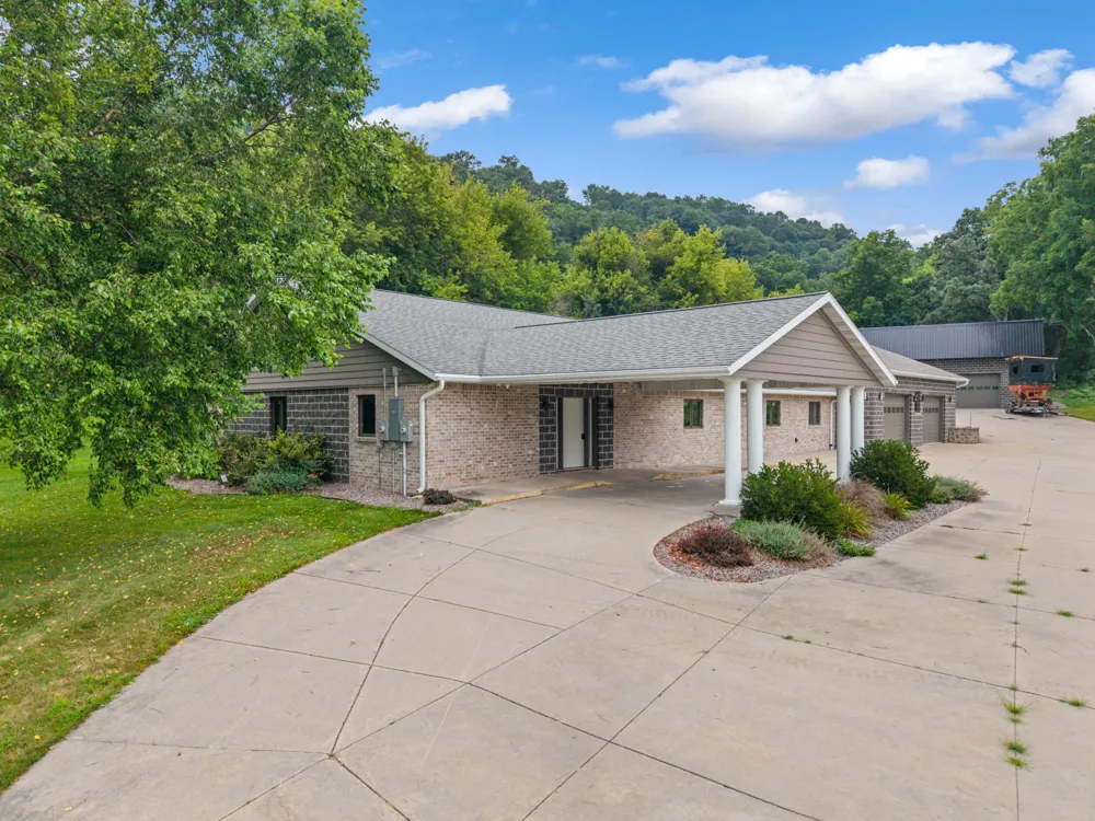 6752 State 44 Caledonia, MN 55921