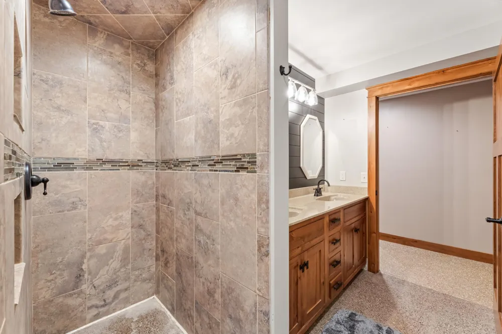 6752 State 44 Caledonia, MN 55921