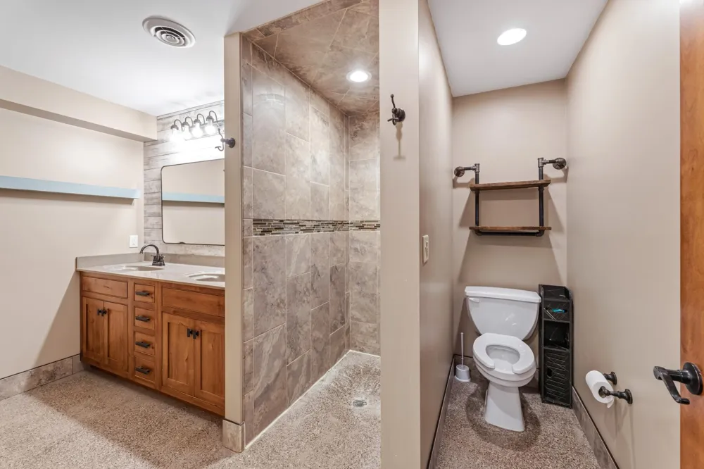 6752 State 44 Caledonia, MN 55921