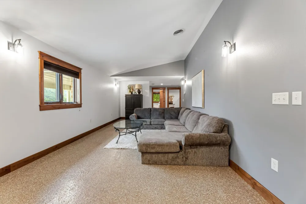 6752 State 44 Caledonia, MN 55921