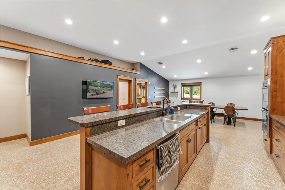 6752 State 44 Caledonia, MN 55921