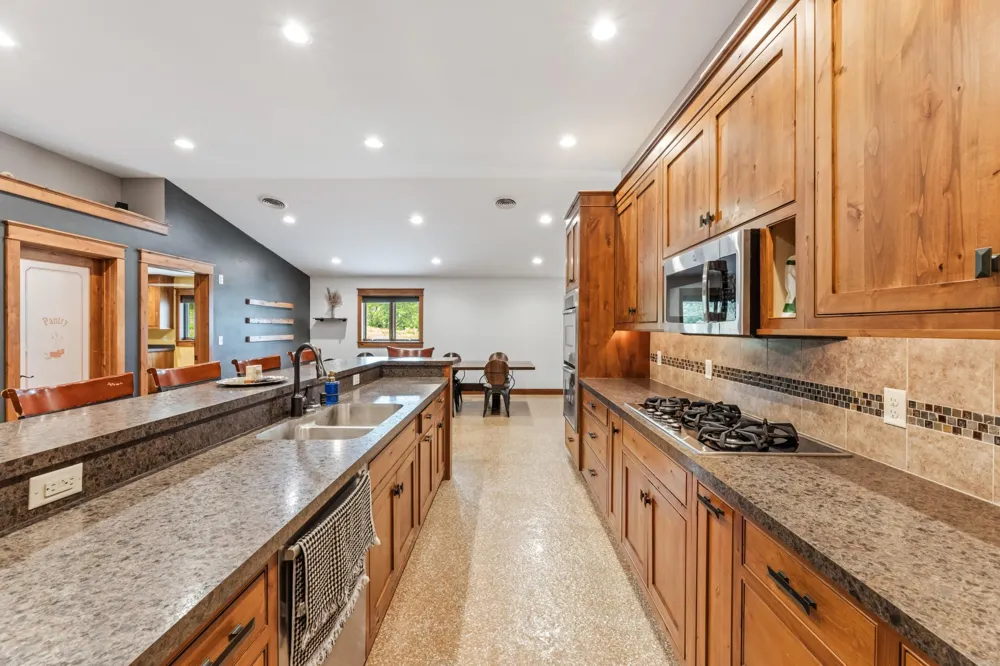 6752 State 44 Caledonia, MN 55921