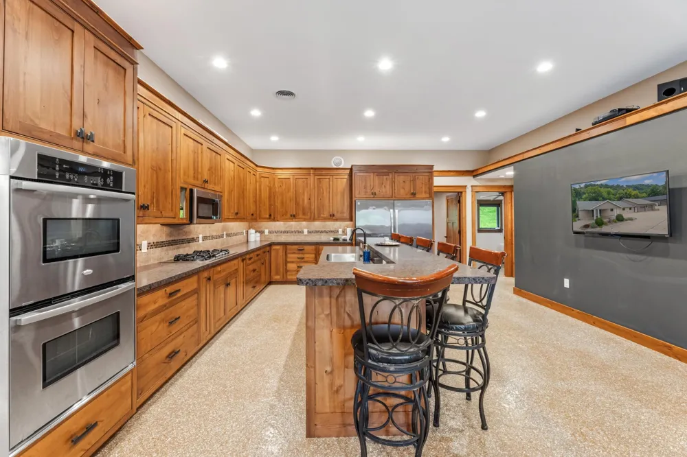 6752 State 44 Caledonia, MN 55921