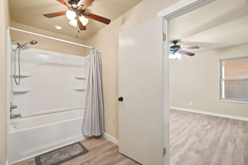 328 Silver Lane Azle, TX 76020