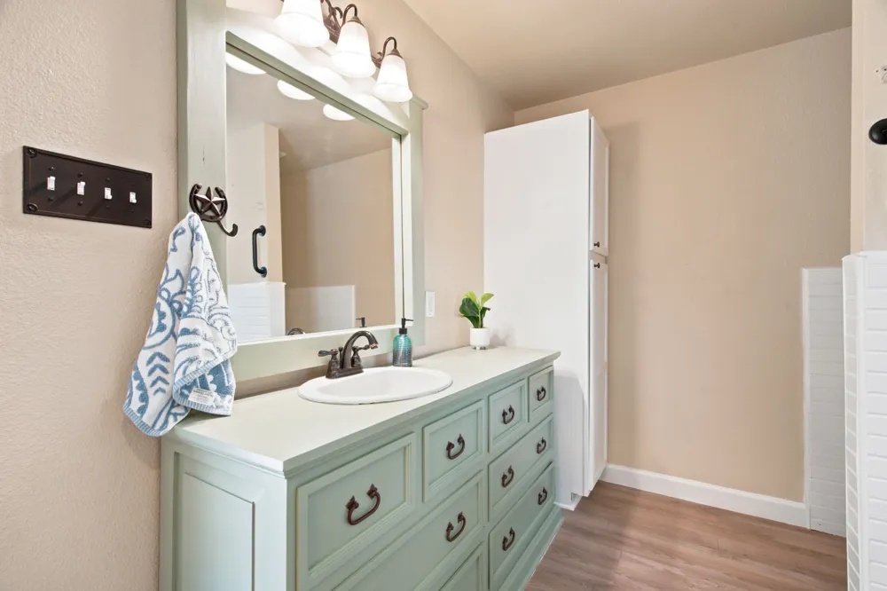 328 Silver Lane Azle, TX 76020