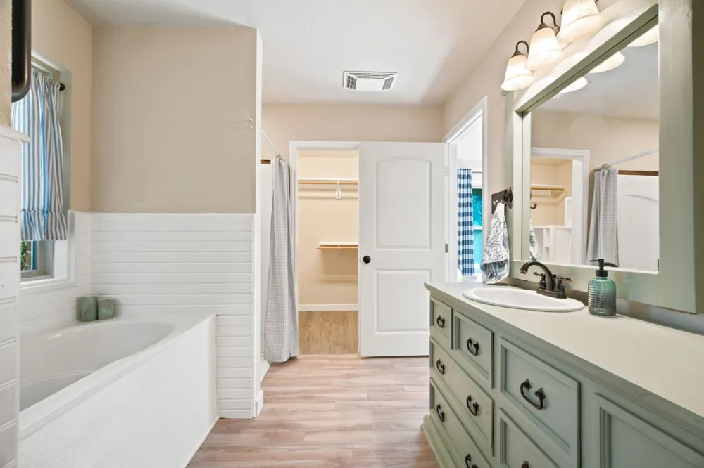328 Silver Lane Azle, TX 76020