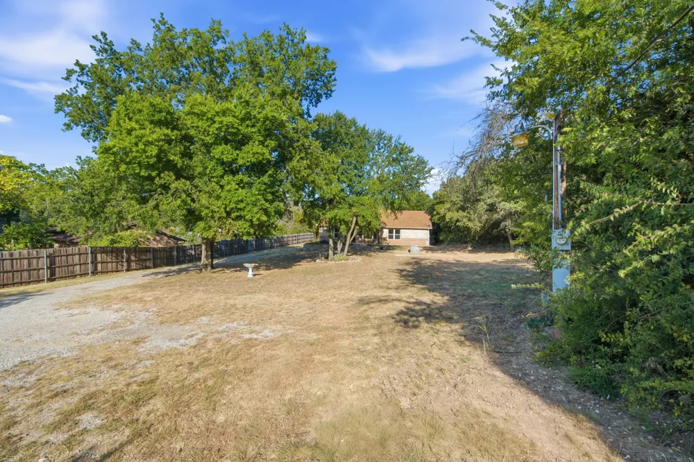 328 Silver Lane Azle, TX 76020