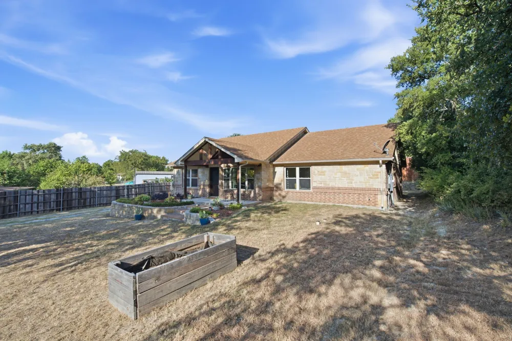 328 Silver Lane Azle, TX 76020