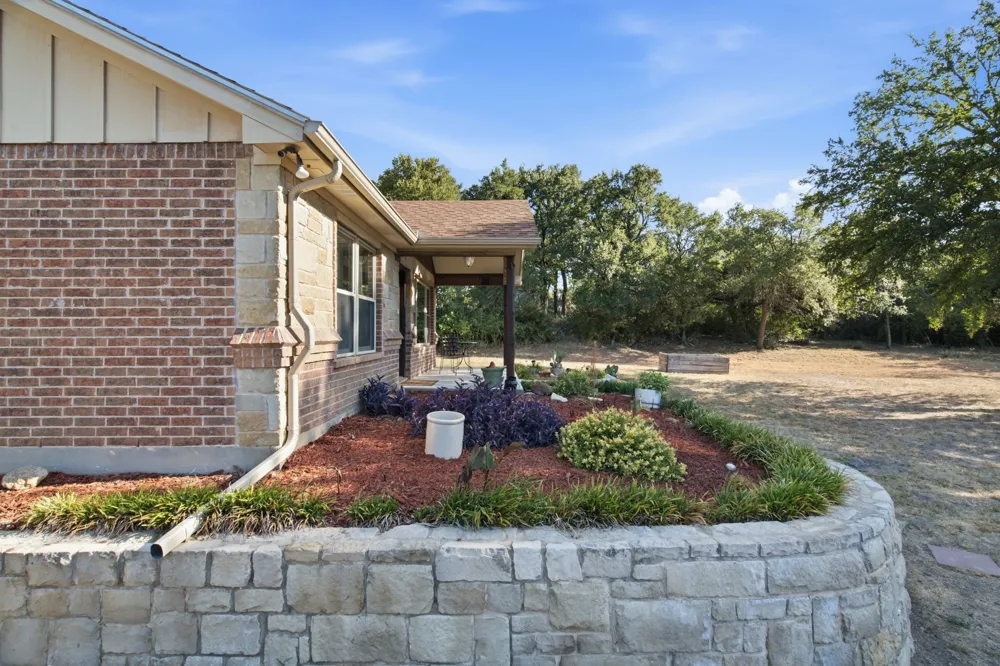 328 Silver Lane Azle, TX 76020
