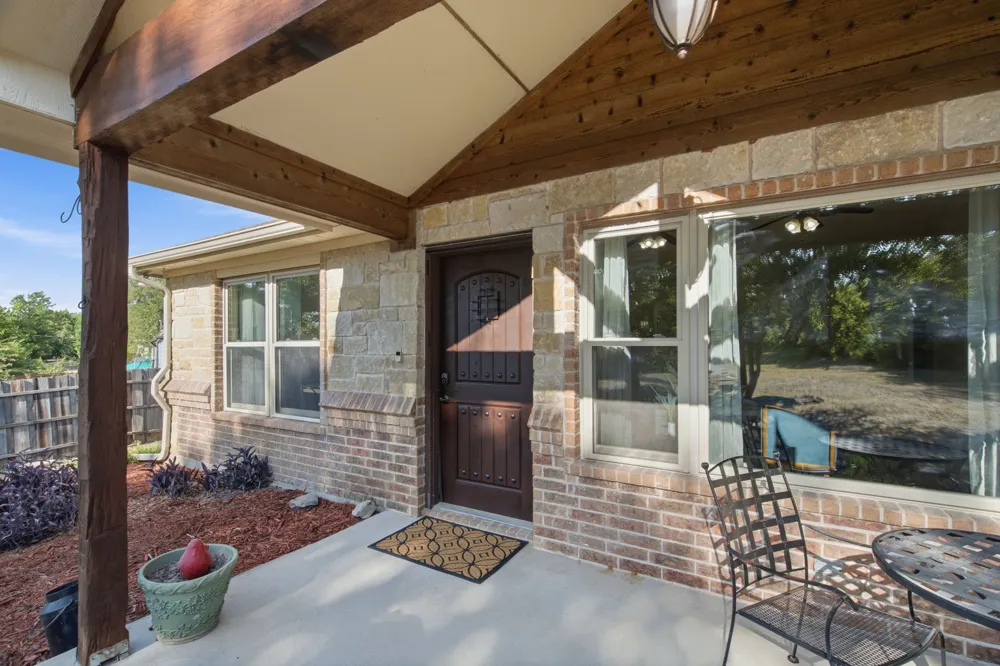 328 Silver Lane Azle, TX 76020