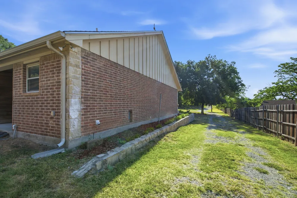 328 Silver Lane Azle, TX 76020