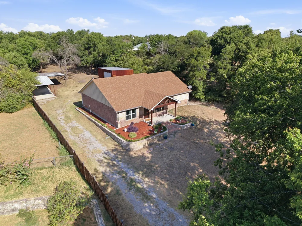 328 Silver Lane Azle, TX 76020