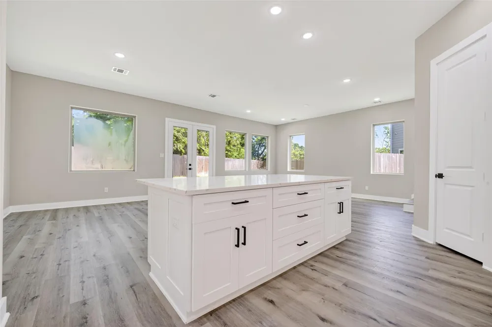 4902 Wunder Way Houston, TX 77069