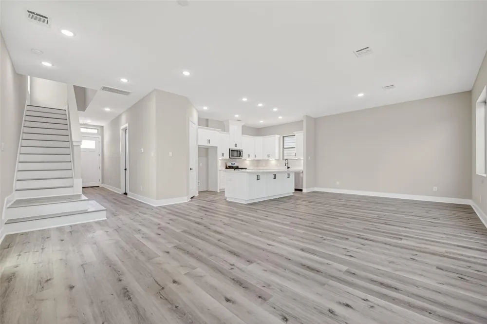 4902 Wunder Way Houston, TX 77069