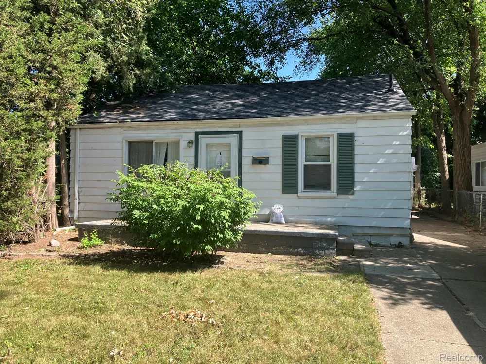 20485 ELKHART STREET Harper Woods City, MI 48225