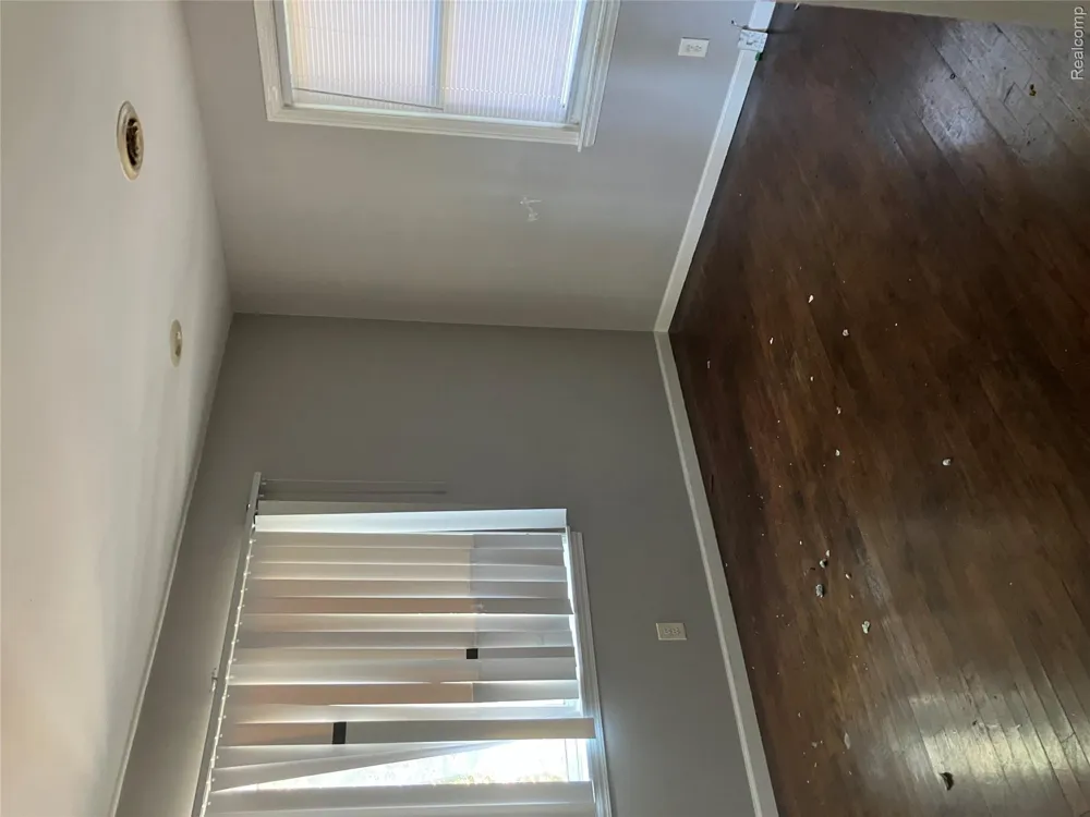 20485 ELKHART STREET Harper Woods City, MI 48225