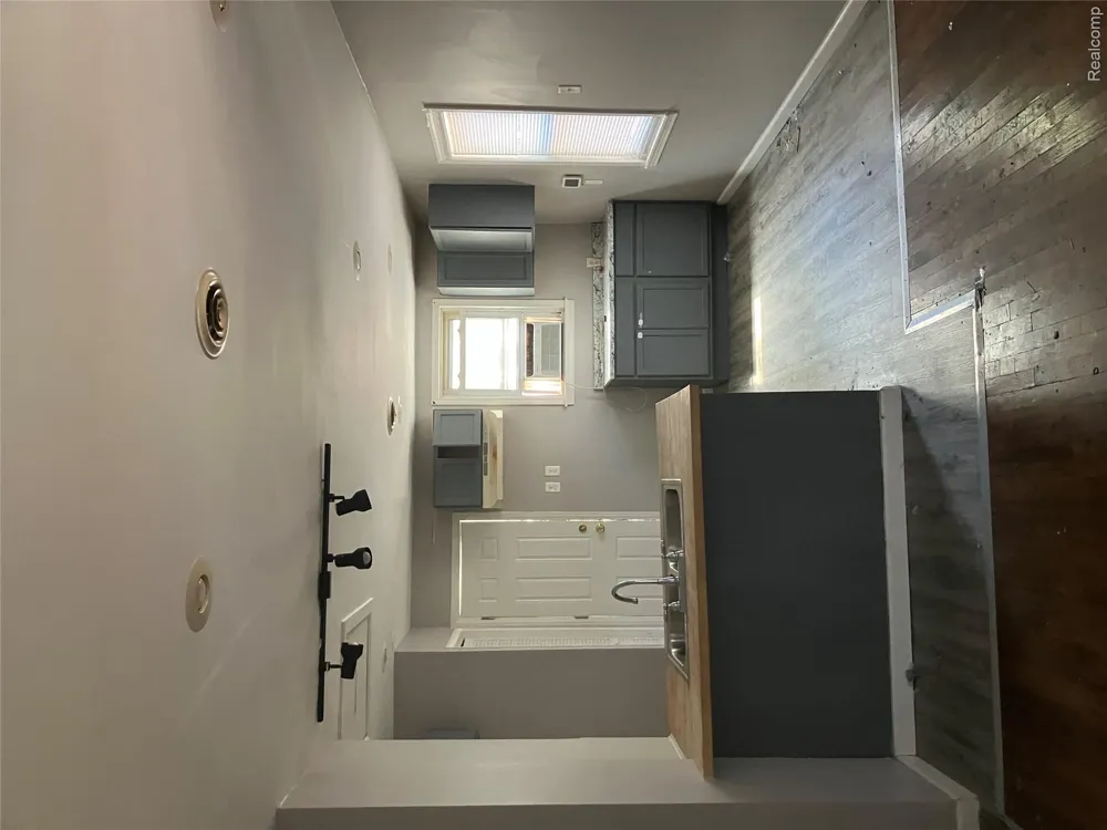 20485 ELKHART STREET Harper Woods City, MI 48225