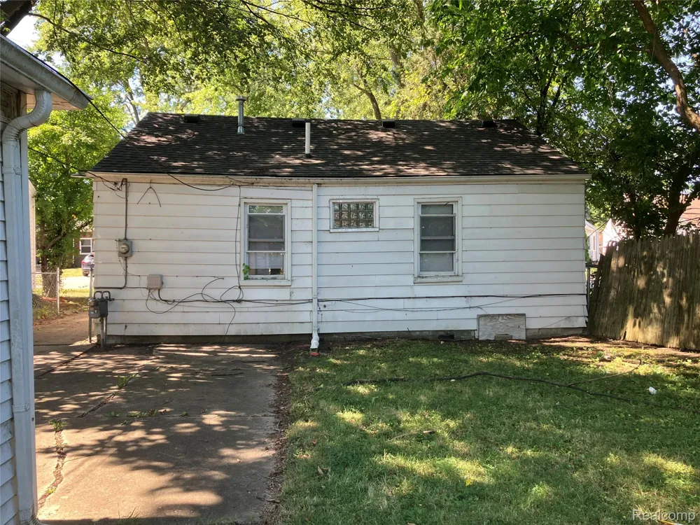 20485 ELKHART STREET Harper Woods City, MI 48225