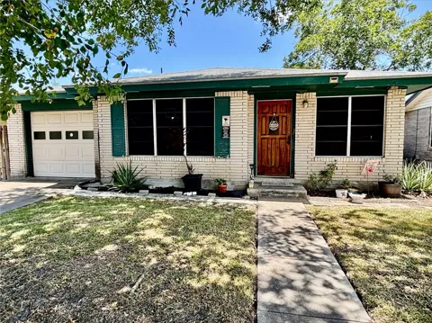1013 Laredo Street