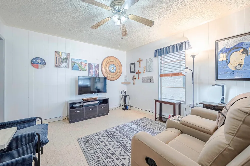 1013 Laredo Street Sinton, TX 78387