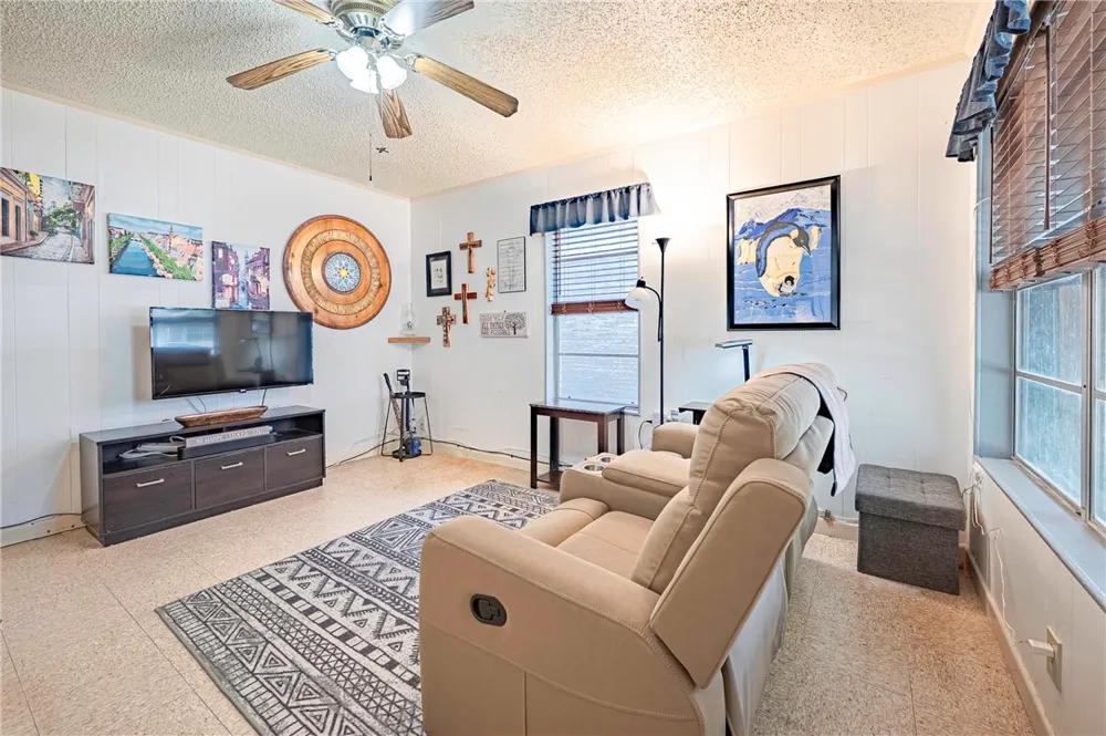 1013 Laredo Street Sinton, TX 78387