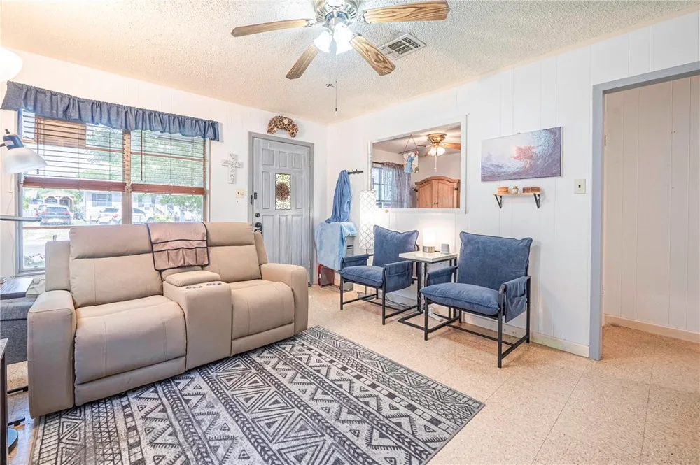 1013 Laredo Street Sinton, TX 78387