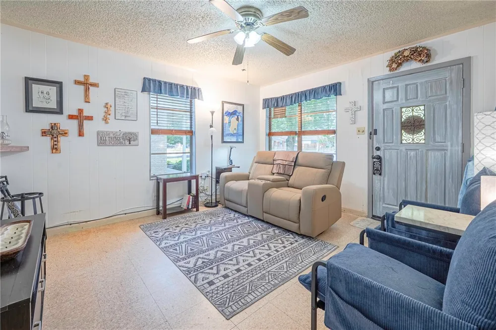 1013 Laredo Street Sinton, TX 78387