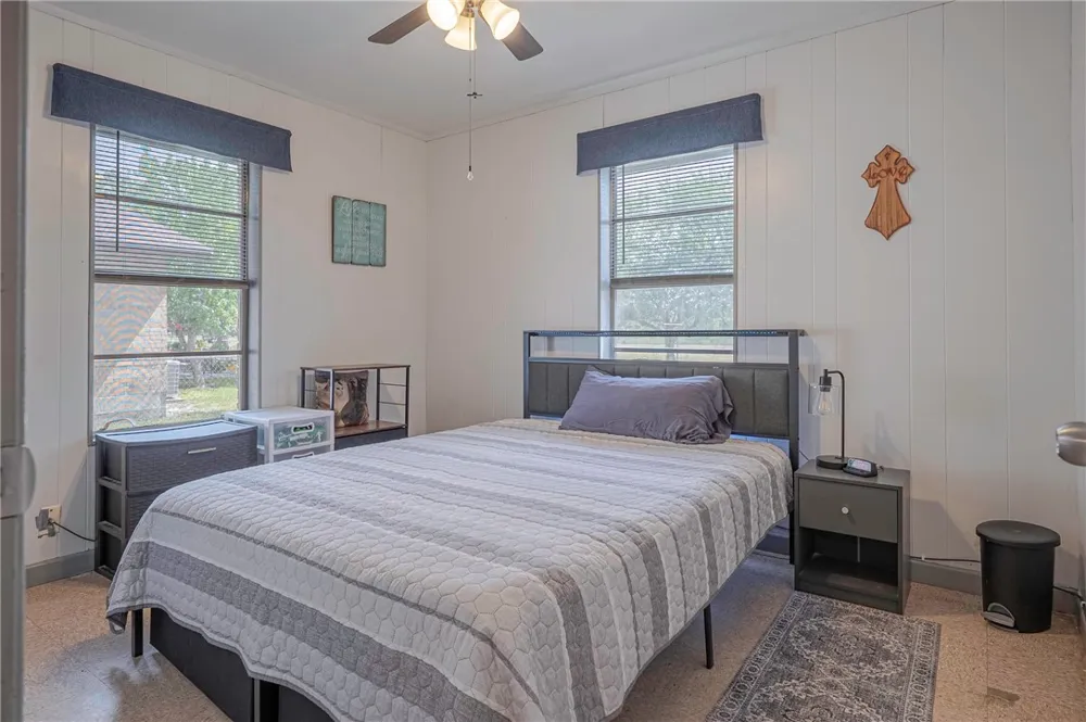 1013 Laredo Street Sinton, TX 78387