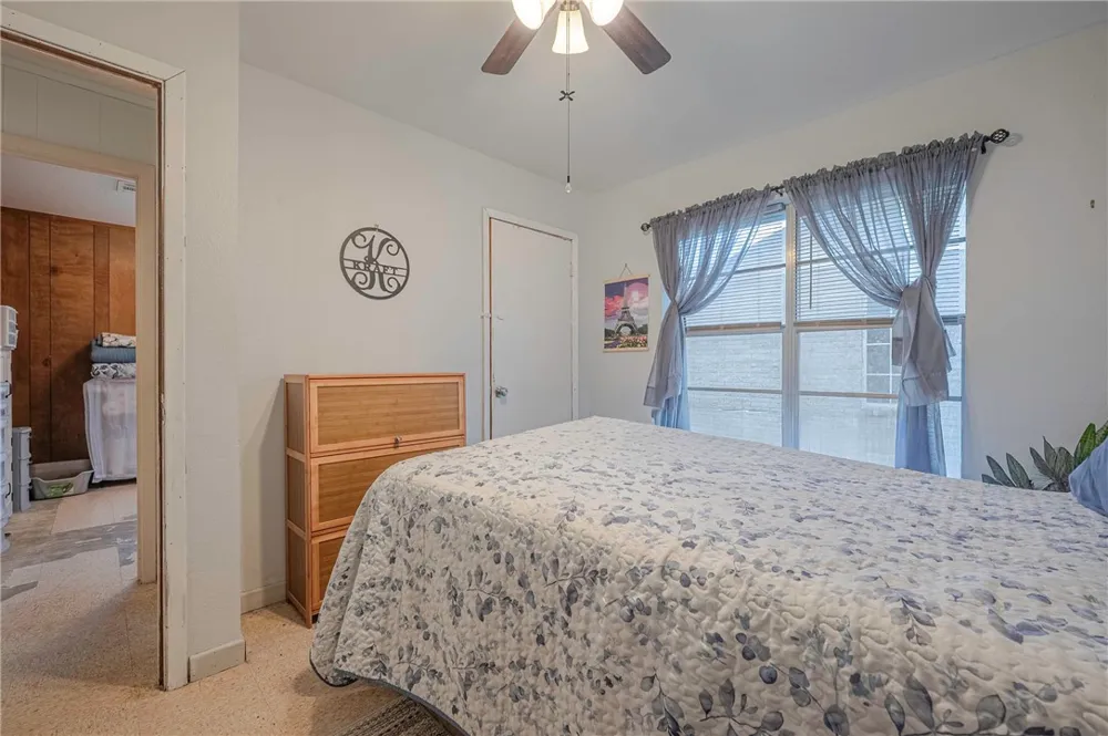 1013 Laredo Street Sinton, TX 78387
