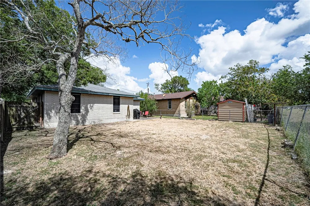 1013 Laredo Street Sinton, TX 78387
