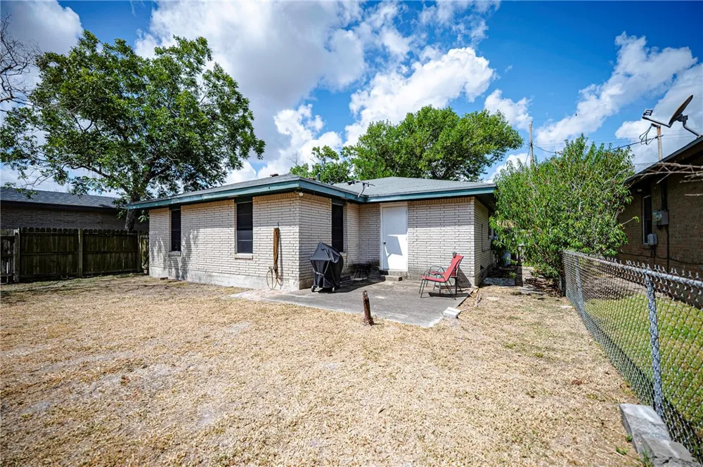 1013 Laredo Street Sinton, TX 78387