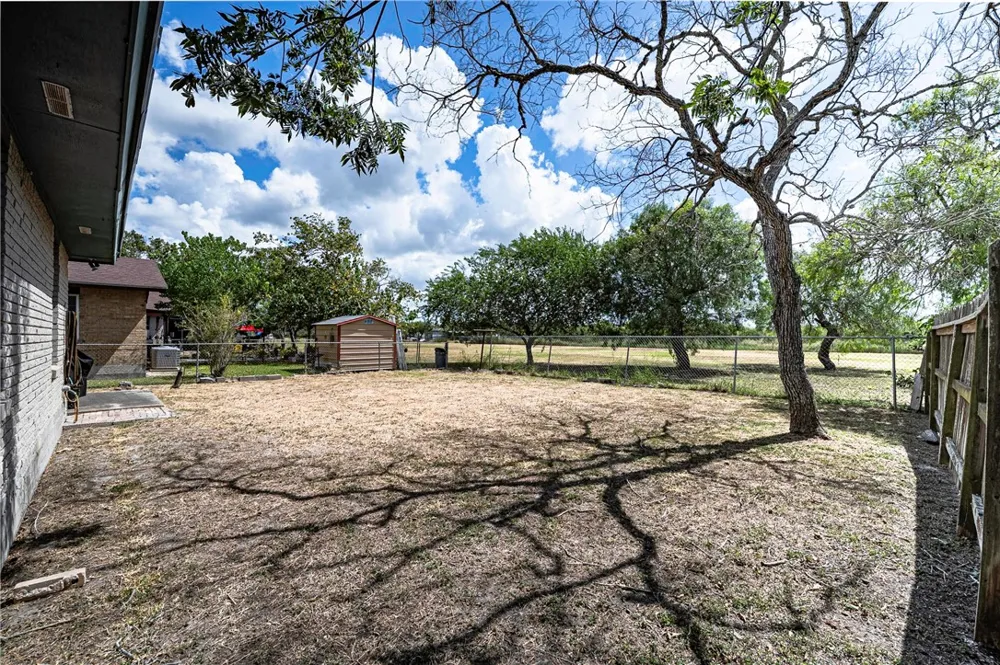 1013 Laredo Street Sinton, TX 78387