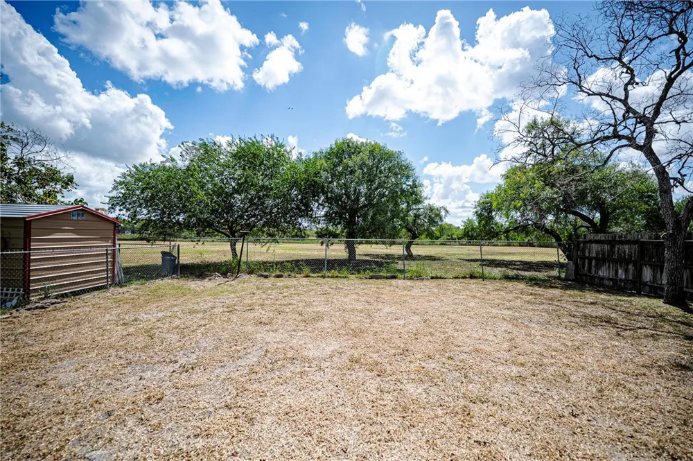 1013 Laredo Street Sinton, TX 78387