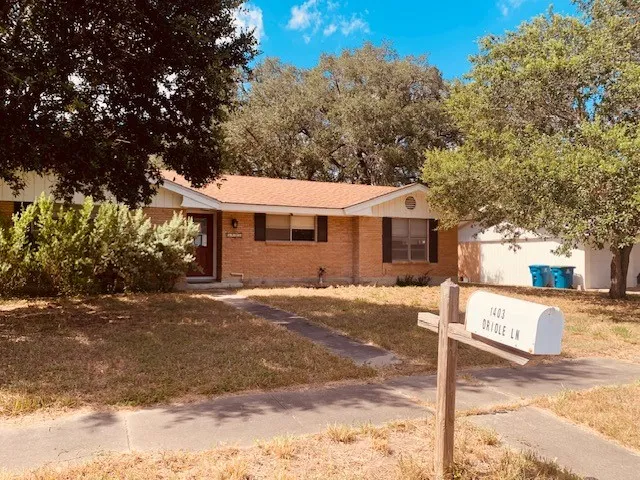 1403 Oriole Beeville, TX 78102