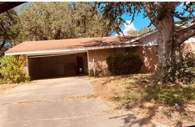 1403 Oriole Beeville, TX 78102
