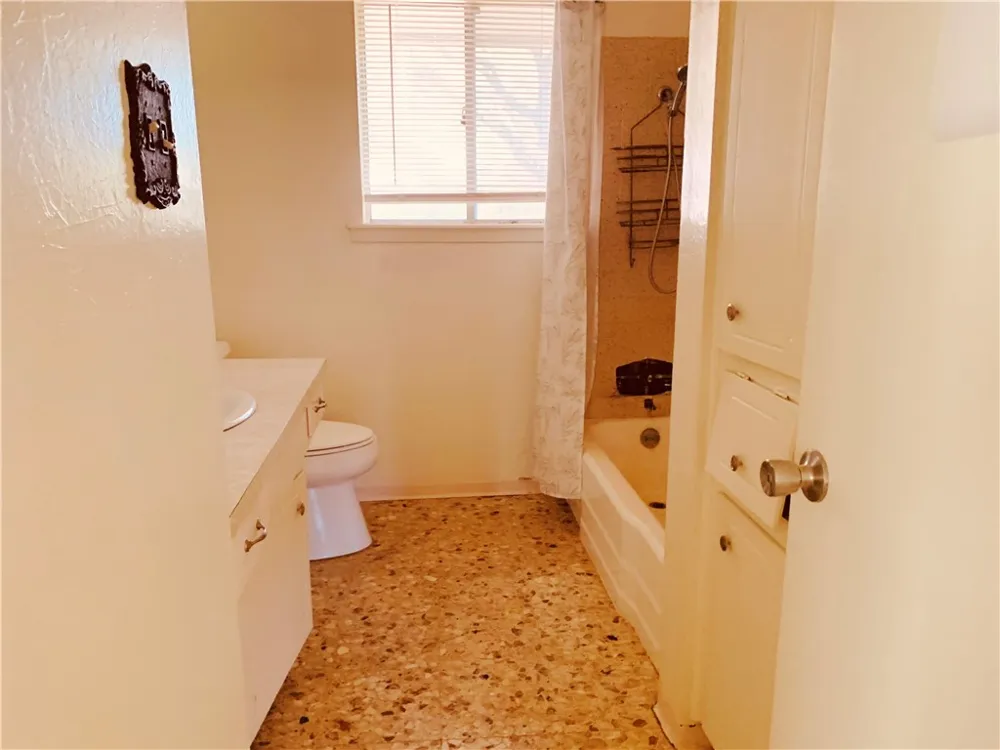 1403 Oriole Beeville, TX 78102
