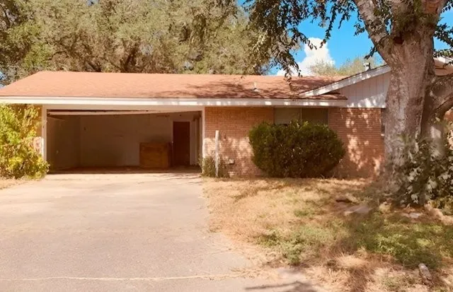 1403 Oriole Beeville, TX 78102