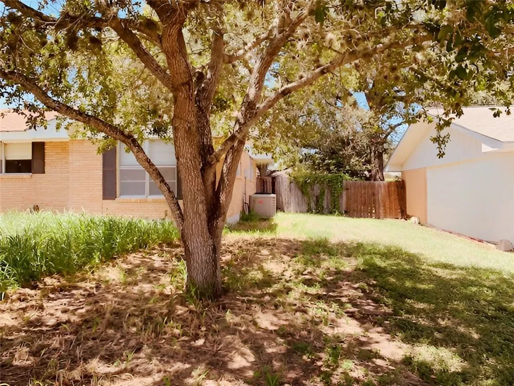 1403 Oriole Beeville, TX 78102