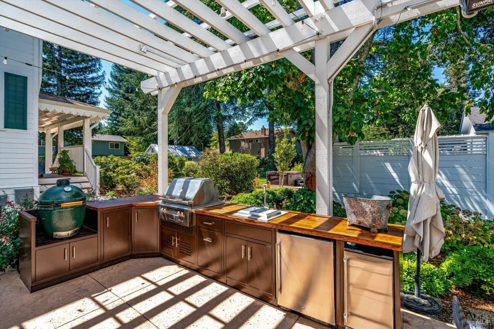 2389 Chad Court Napa, CA 94558
