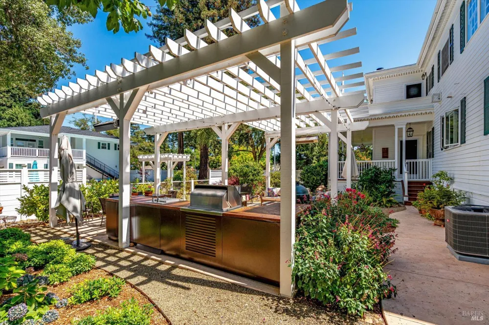 2389 Chad Court Napa, CA 94558