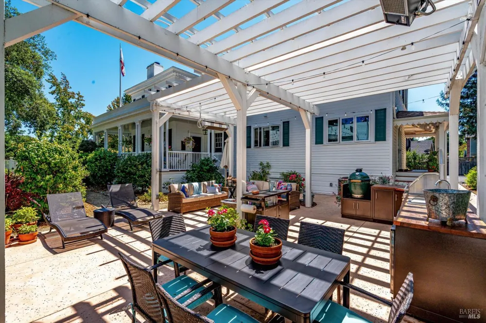 2389 Chad Court Napa, CA 94558