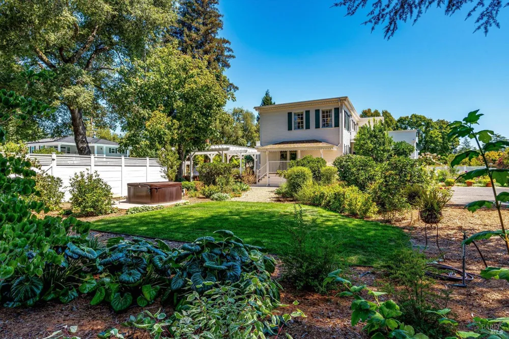 2389 Chad Court Napa, CA 94558